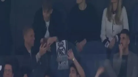 詹姆斯达成四场三双里程碑：喜悦中续写球队辉煌